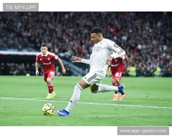 皇家足球网的足球视频集锦带你回顾经典比赛瞬间与精彩进球